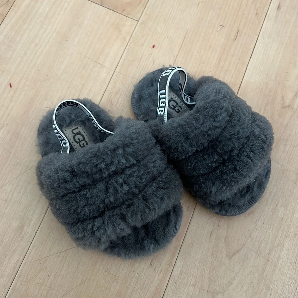 UGG Fluff Yeah Slide And Lovey Unisex Children's Slippers size 04 05